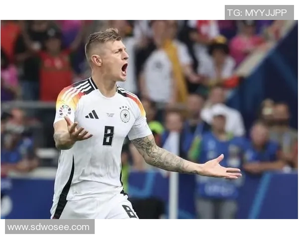 克罗斯的足球之路：从青涩少年到世界顶级中场的辉煌历程