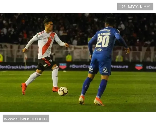 克鲁塞罗与河床对决结果揭晓比赛精彩瞬间回顾