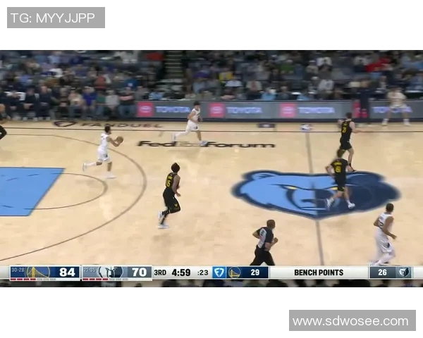 勇士与灰熊激战12月21日NBA赛场精彩对决引发球迷热议