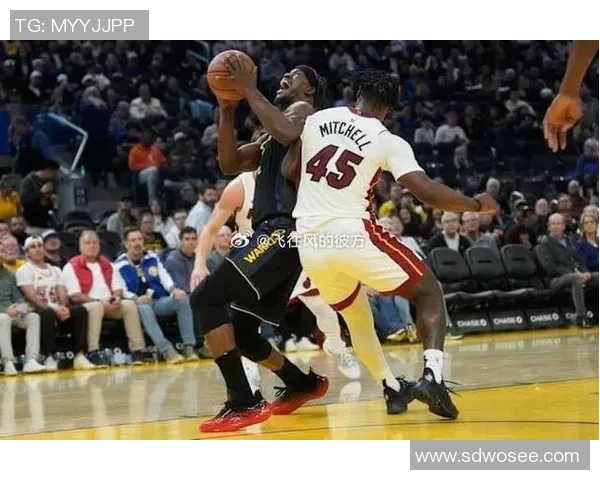 吉米巴特勒的篮球之路与个人魅力揭秘:从默默无闻到NBA巨星的成长历程 吉米巴特勒的篮球之路与个人魅力揭秘:从默默无闻到NBA巨星的成长历程