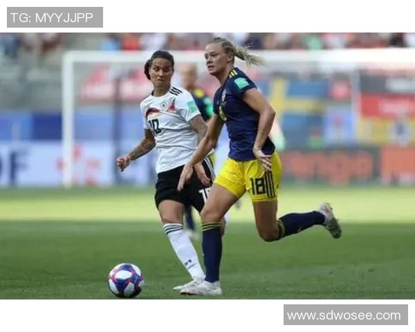 巴西女足与加拿大女足激战正酣谁能在国际赛场上笑到最后