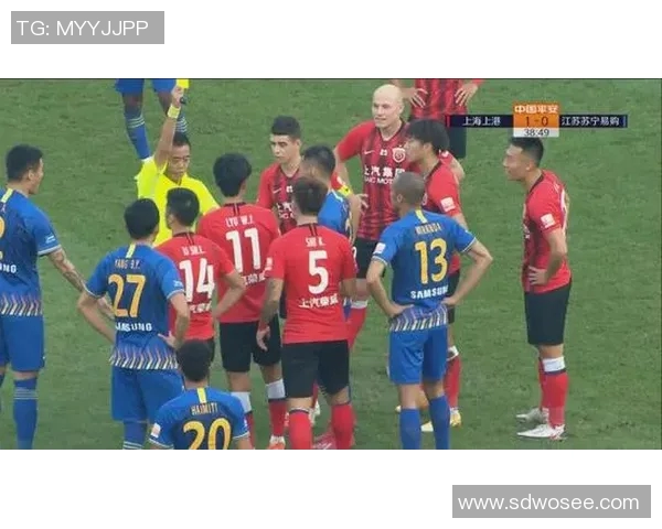 深圳与上港比赛裁判判罚争议引发热议球迷反应不一