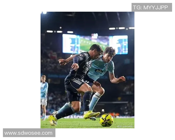 皇马与利物浦激战正酣当前比分揭晓引发球迷热议 皇马与利物浦激战正酣当前比分揭晓引发球迷热议