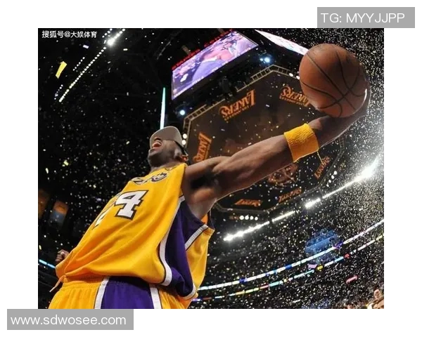 科比与小球迷的篮球梦交汇瞬间，感动与热爱永存心间