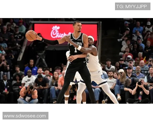 马刺与灰熊激战正酣全场直播视频精彩回放与分析分享