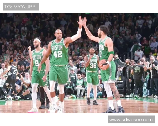 2017年NBA常规赛雄鹿队与尼克斯队精彩对决回顾与分析 2017年NBA常规赛雄鹿队与尼克斯队精彩对决回顾与分析