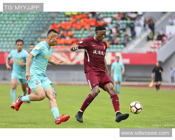 冈山绿雉与熊本深红的激烈对决展现足球魅力与团队精神