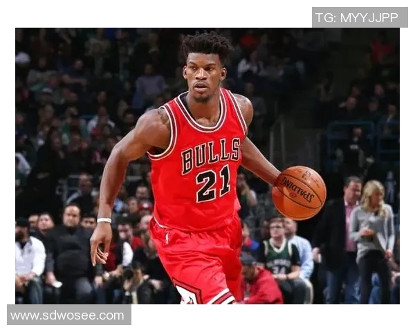 吉米巴特勒带领球队奋勇争先展现领袖风范与不屈精神